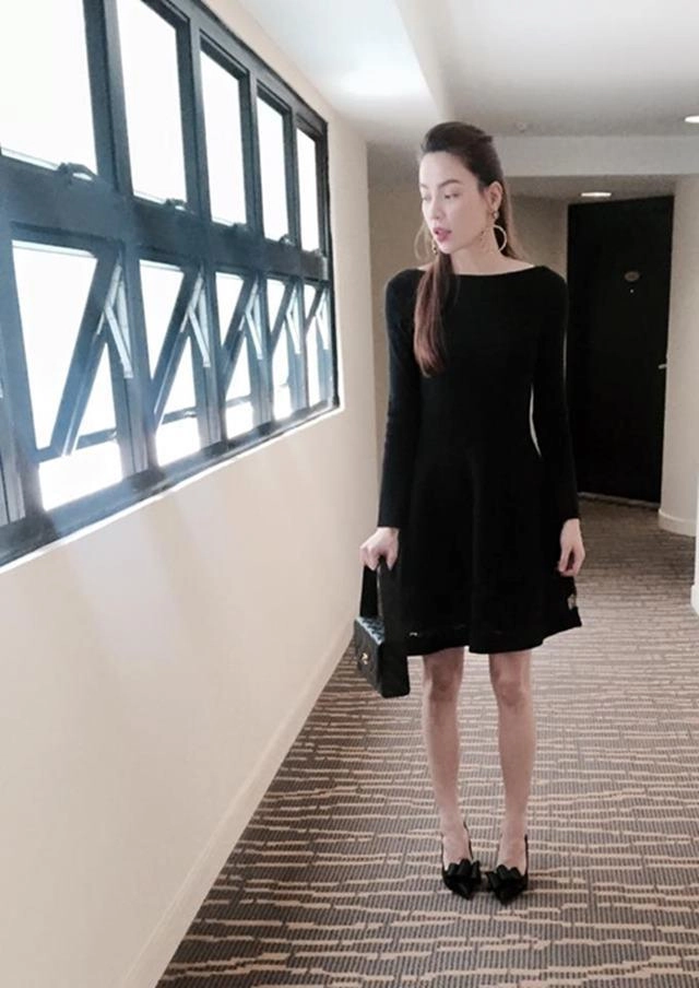 Là 2 biểu tượng nhan sắc nhưng hà hồ hà tăng cũng có lúc gầy nhẳng như xác ve