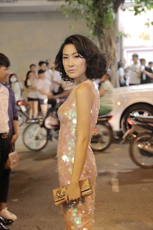 Liên tục bị chê mặc xấu lần này võ hoàng yến đáp trả khiến phạm hương cũng bị đánh dạt