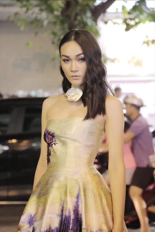 Liên tục bị chê mặc xấu lần này võ hoàng yến đáp trả khiến phạm hương cũng bị đánh dạt