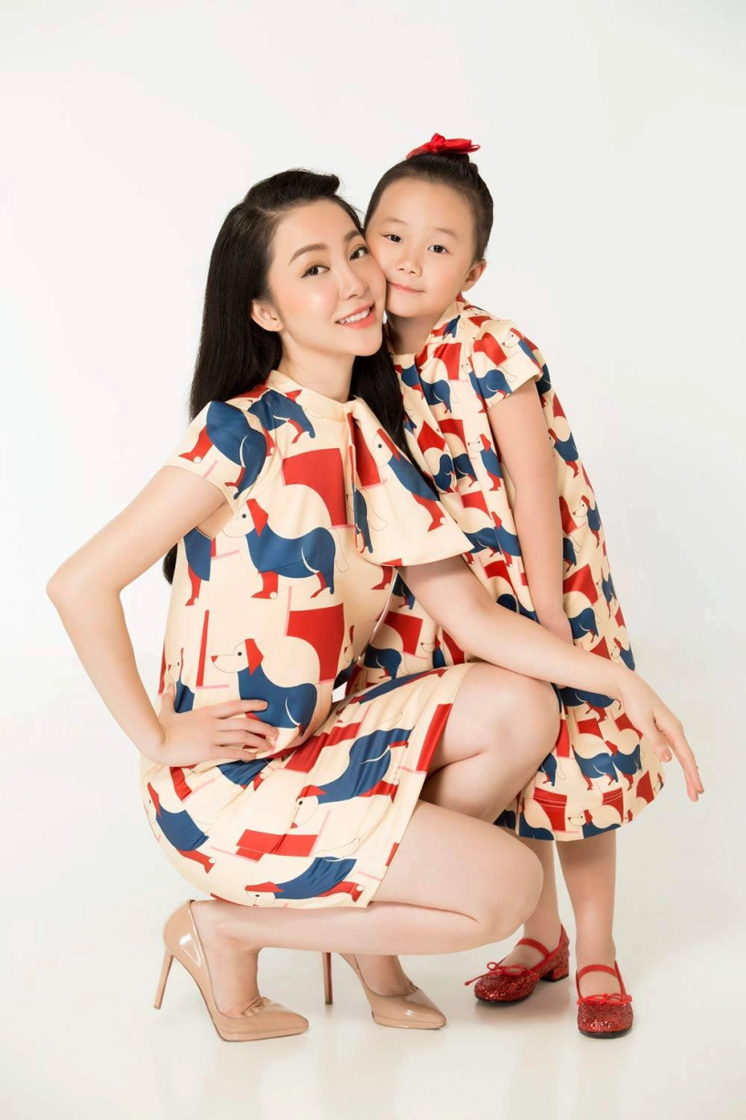 Linh nga và con gái cực xinh yêu trong loạt váy đôi thời thượng