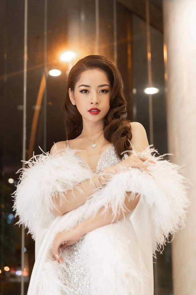 Lộ thân hình xương xẩu đáng sợ vòng 1 của chi pu cũng theo đó không cánh mà bay