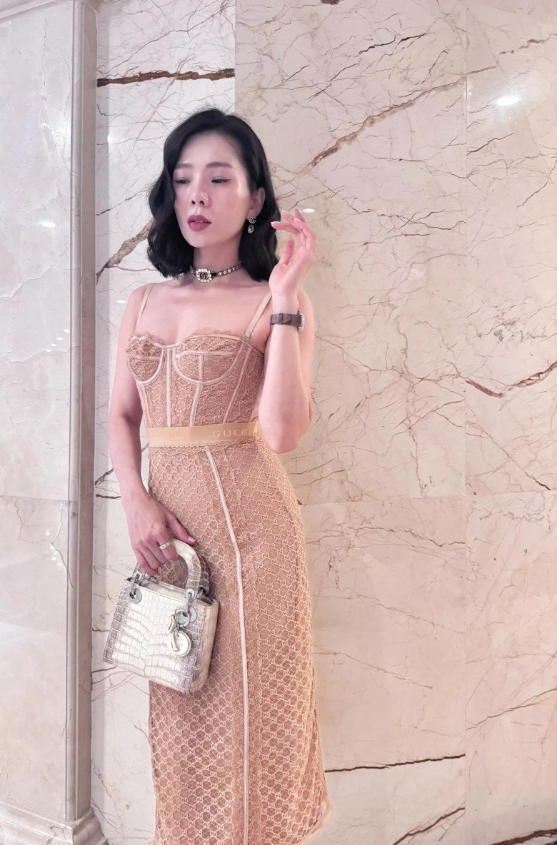 Loạt mỹ nhân khiến fans khóc thét vì thân hình gầy trơ xương dẫn đến vòng một cũng tan theo mây khói