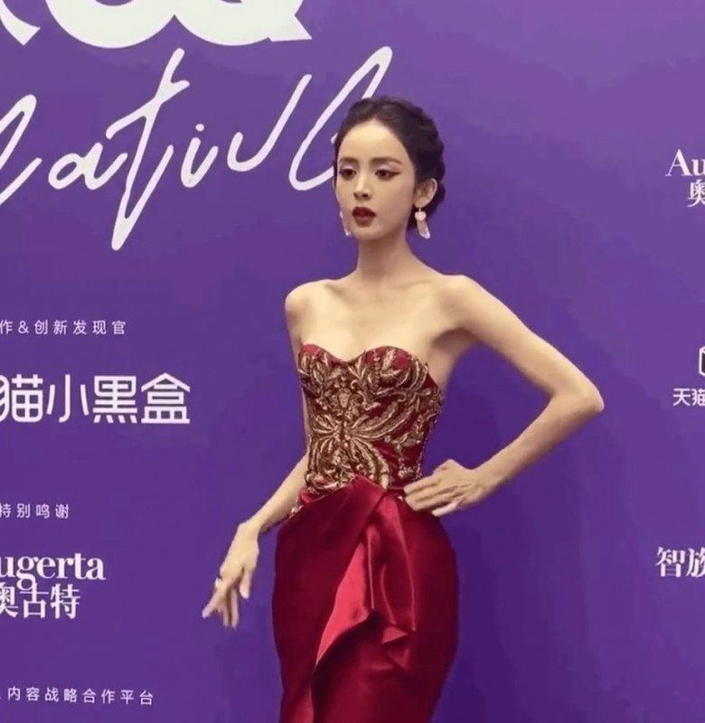 Loạt mỹ nhân khiến fans khóc thét vì thân hình gầy trơ xương dẫn đến vòng một cũng tan theo mây khói