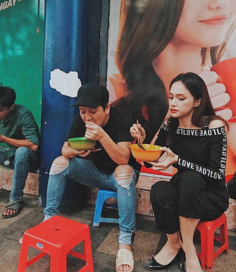 Lúc ăn sang chảnh khi ngồi vỉa hè húp bún với trường giang hh hương giang khiến fan kinh ngạc