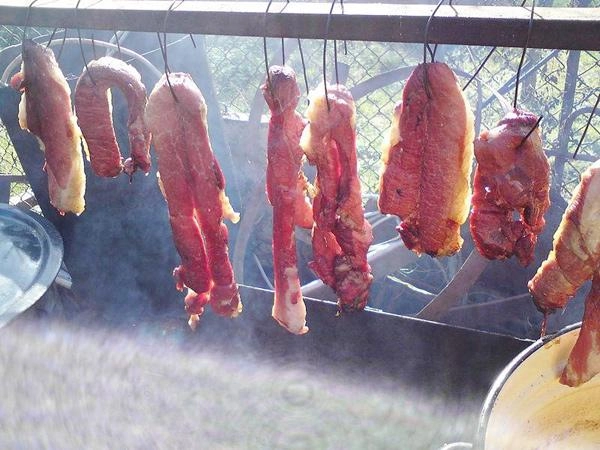 Lượn từ á đến âu kể cả việt nam đều có món chỉ ngon khi ủ bốc mùi có giòi