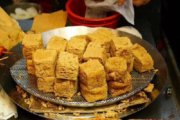 Lượn từ á đến âu kể cả việt nam đều có món chỉ ngon khi ủ bốc mùi có giòi