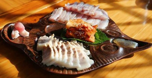 Lượn từ á đến âu kể cả việt nam đều có món chỉ ngon khi ủ bốc mùi có giòi
