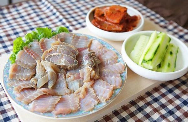 Lượn từ á đến âu kể cả việt nam đều có món chỉ ngon khi ủ bốc mùi có giòi