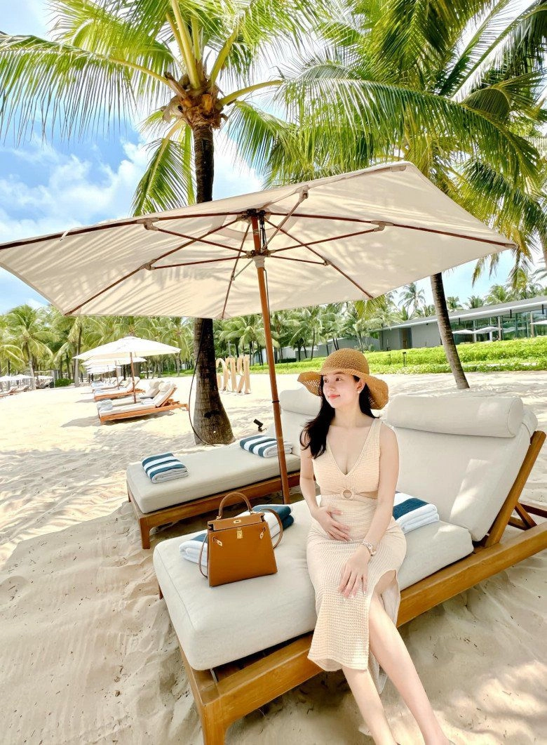 Ly kute gần cuối thai kì dáng vẫn nuột da vẫn sáng nhờ chăm rửa mặt bằng thứ nước 0 đồng