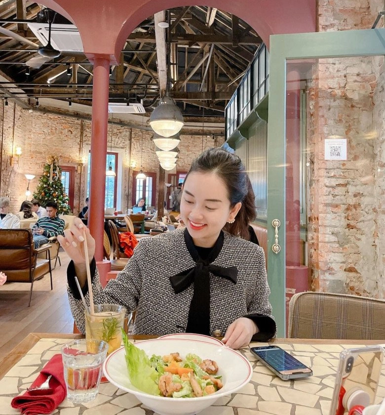 Ly kute gần cuối thai kì dáng vẫn nuột da vẫn sáng nhờ chăm rửa mặt bằng thứ nước 0 đồng