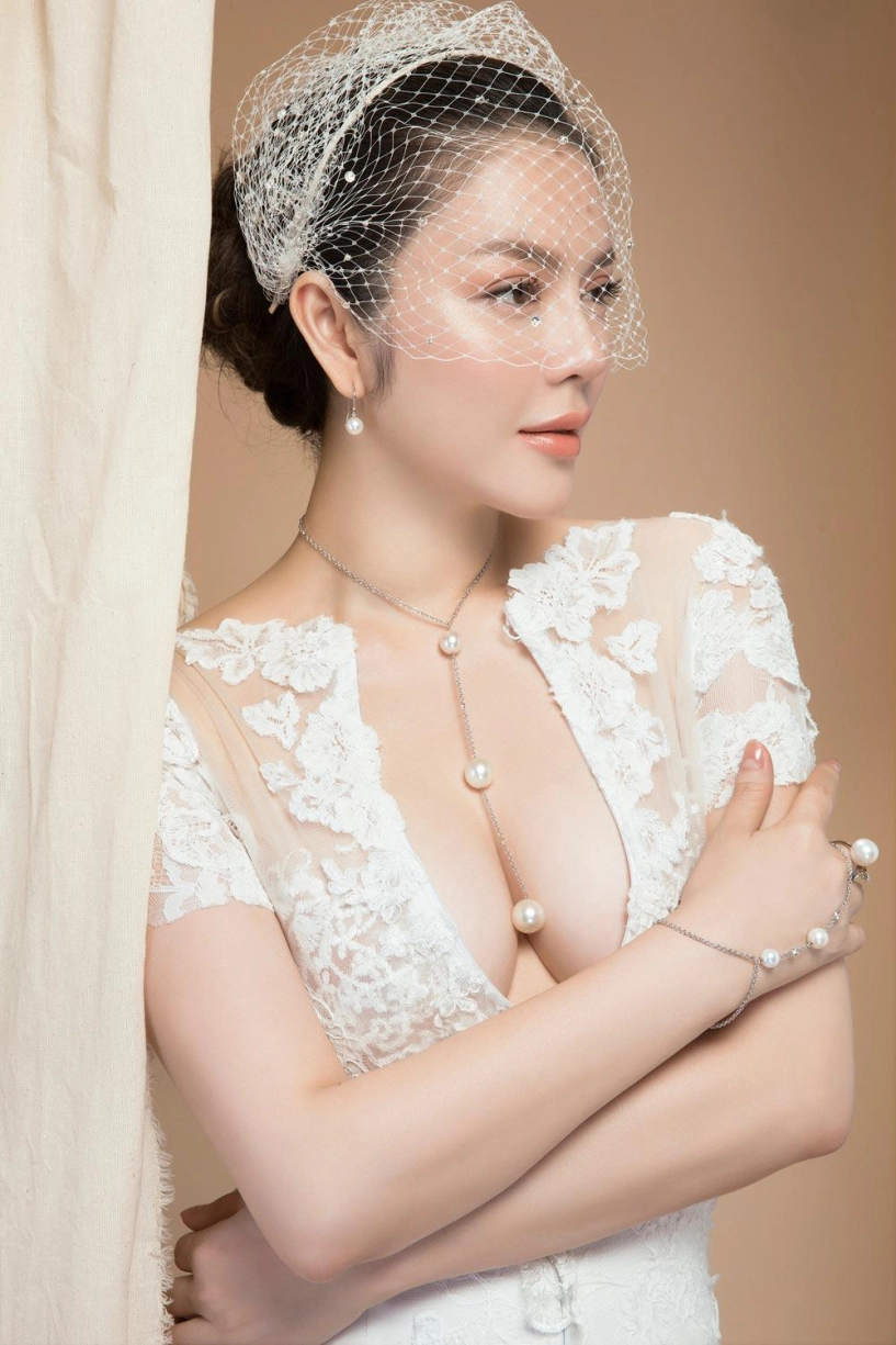 Lý nhã kỳ bất ngờ tung ảnh cô dâu đẹp như tiên nữ mùa xuân