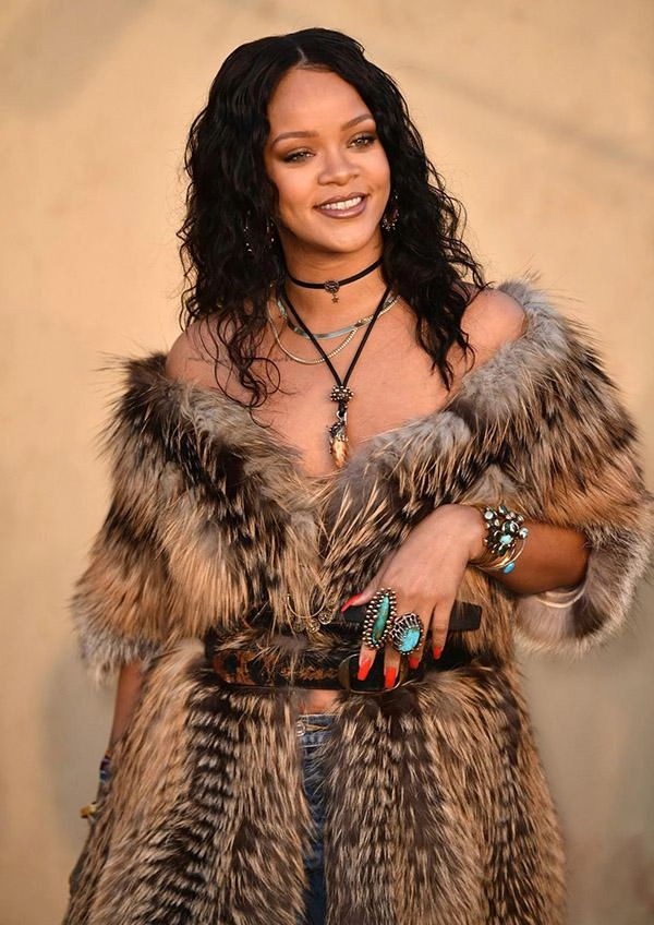 Mặc dù tổ chức bảo vệ động vật tuýt còi rihanna vẫn kiên quyết diện bst áo lông xuống phố