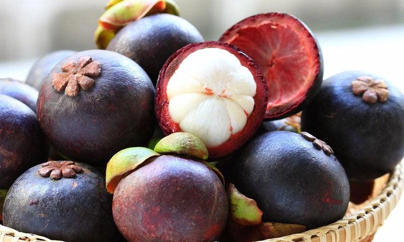 Mách chị em cách phân biệt trái cây chứa hóa chất trong ngày hè chỉ với vài mẹo đơn giản