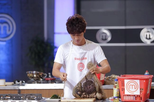 Masterchef vn chê đề bài phi lý lý quý khánh vẫn vượt rào an toàn