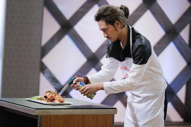 Masterchef vn chê đề bài phi lý lý quý khánh vẫn vượt rào an toàn