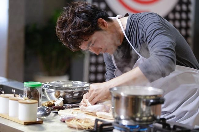 Masterchef vn chê đề bài phi lý lý quý khánh vẫn vượt rào an toàn