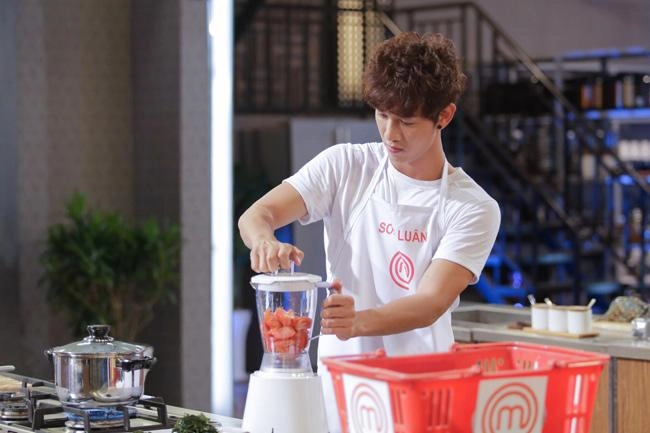 Masterchef vn chê đề bài phi lý lý quý khánh vẫn vượt rào an toàn
