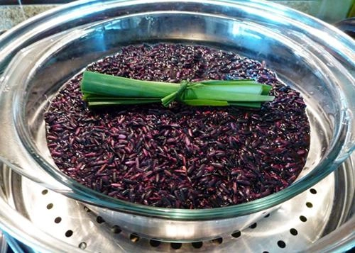 Mát lạnh tê người với 2 cách làm sữa chua nếp cẩm tuyệt ngon cho ngày nắng