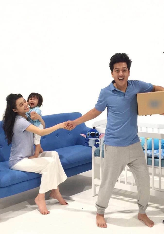 Mắt thâm quầng da đen sạm sau 1 tháng sinh con đây mới là nhan sắc thật của nhã phương
