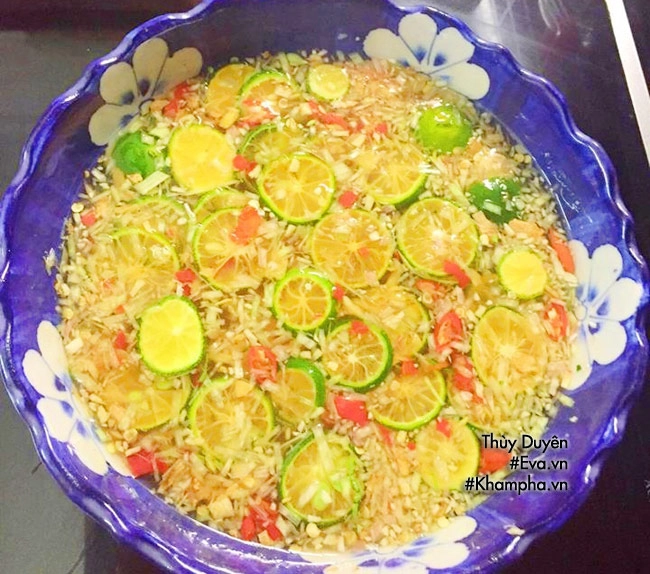 Mát trời cả nhà sì sụp đĩa ốc luộc ăn kèm bún chấm đậm đà dân dã