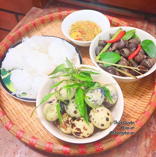Mát trời cả nhà sì sụp đĩa ốc luộc ăn kèm bún chấm đậm đà dân dã