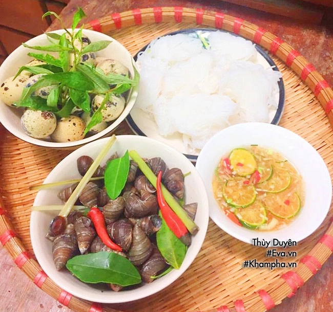 Mát trời cả nhà sì sụp đĩa ốc luộc ăn kèm bún chấm đậm đà dân dã