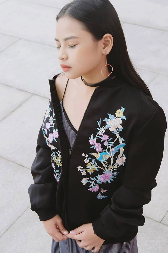 Mẫu nhí 11 tuổi nổi tiếng sài gòn em thích thì em mặc thôi không e ngại gì