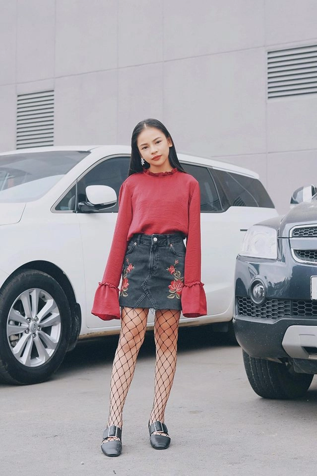 Mẫu nhí 11 tuổi nổi tiếng sài gòn em thích thì em mặc thôi không e ngại gì