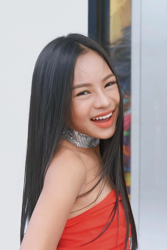 Mẫu nhí 11 tuổi nổi tiếng sài gòn em thích thì em mặc thôi không e ngại gì