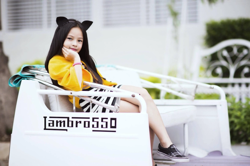 Mẫu nhí 11 tuổi nổi tiếng sài gòn em thích thì em mặc thôi không e ngại gì