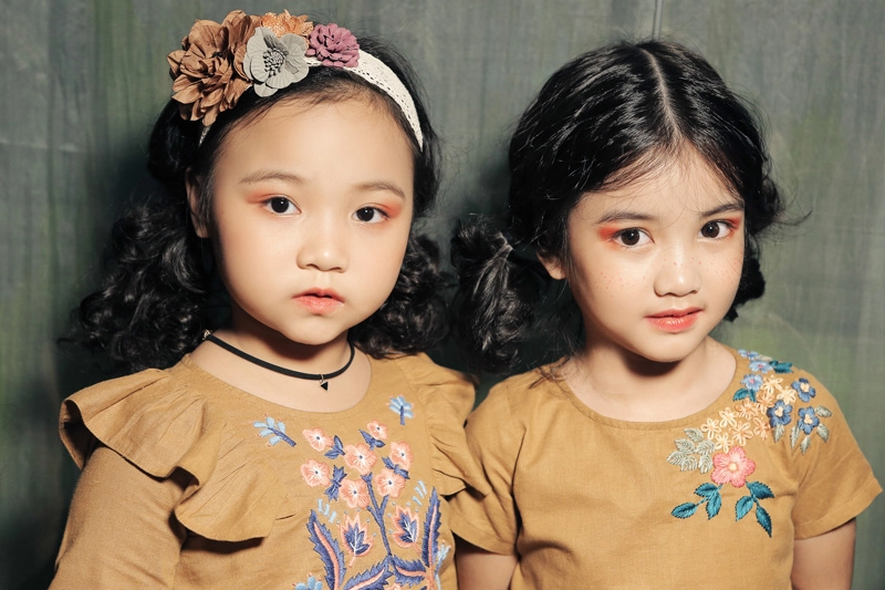 Mẫu nhí xinh như búp bê khiến khán giả vỗ tay không ngớt
