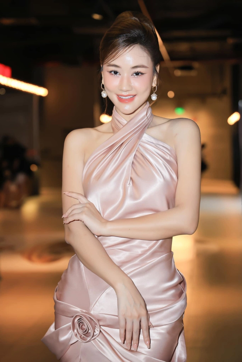 Maya trở lại showbiz việt với nhan sắc thăng hạng khiến nhiều khán giả trầm trồ