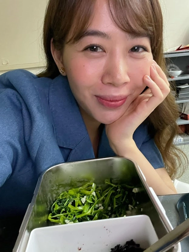 Mc diệp chi giảm 5kg sau 2 tuần nhờ ăn kiêng chế độ 168 chỉ dựa vào một bàn tay