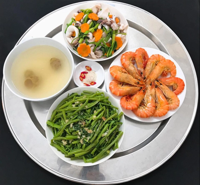 Mẹ 2 con chia sẻ những mâm cơm đón gió mùa về chị em rần rần hỏi kinh nghiệm