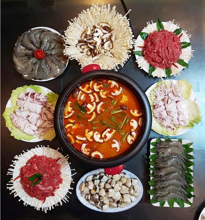 Mẹ 2 con khoe những nồi lẩu nóng bỏng lưỡi hội chị em xem xong thắc mắc nhất 1 điều