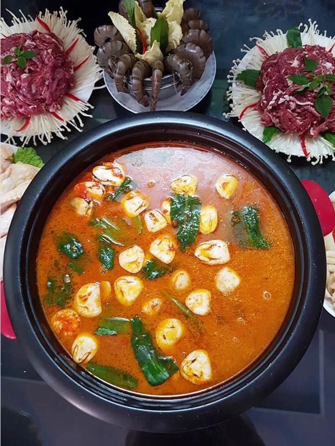 Mẹ 2 con khoe những nồi lẩu nóng bỏng lưỡi hội chị em xem xong thắc mắc nhất 1 điều