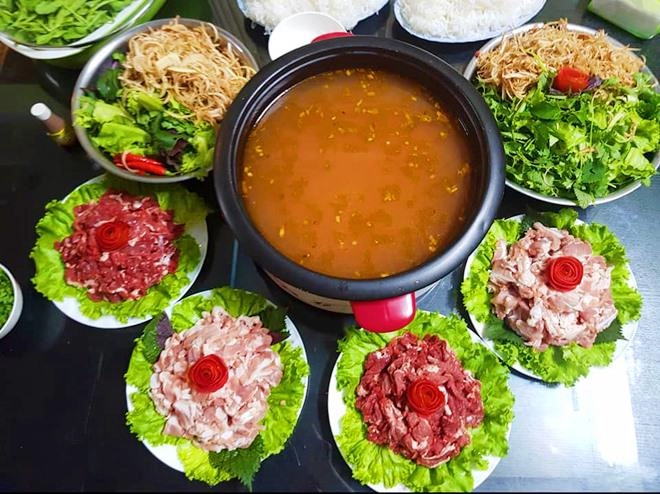Mẹ 2 con khoe những nồi lẩu nóng bỏng lưỡi hội chị em xem xong thắc mắc nhất 1 điều