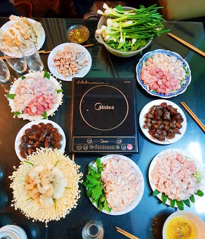 Mẹ 2 con khoe những nồi lẩu nóng bỏng lưỡi hội chị em xem xong thắc mắc nhất 1 điều
