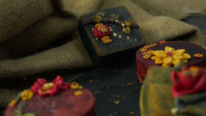 Mẹ 8x mang hồn hoa vào bánh trung thu truyền thống ai nhìn cũng ngỡ ngàng tưởng tranh vẽ