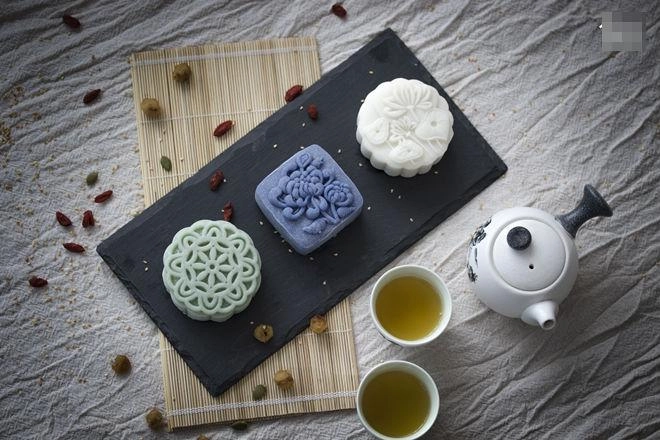 Mẹ 8x mang hồn hoa vào bánh trung thu truyền thống ai nhìn cũng ngỡ ngàng tưởng tranh vẽ