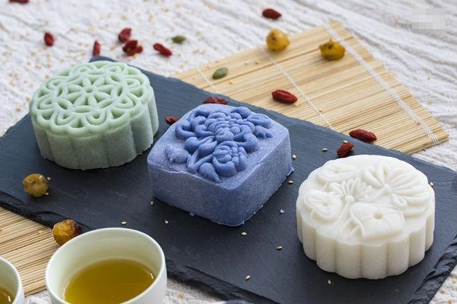 Mẹ 8x mang hồn hoa vào bánh trung thu truyền thống ai nhìn cũng ngỡ ngàng tưởng tranh vẽ