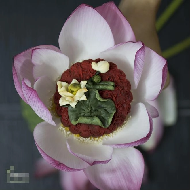 Mẹ 8x mang hồn hoa vào bánh trung thu truyền thống ai nhìn cũng ngỡ ngàng tưởng tranh vẽ