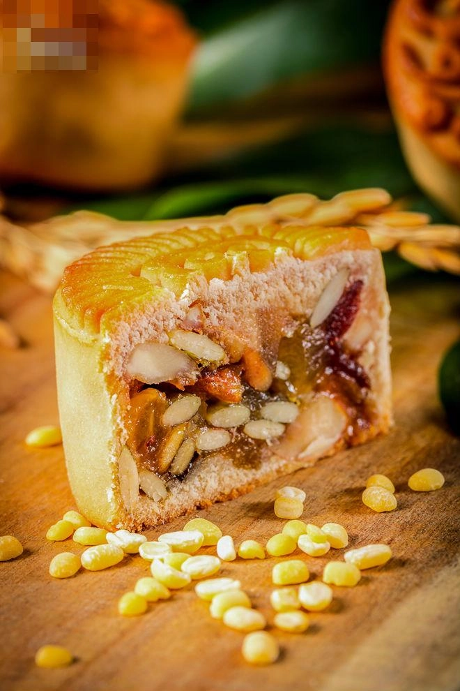 Mẹ 8x mang hồn hoa vào bánh trung thu truyền thống ai nhìn cũng ngỡ ngàng tưởng tranh vẽ