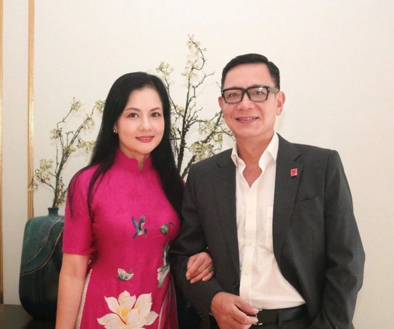 Mẹ chồng hụt của hồng diễm là nsnd mang hàm đại tá tuổi 55 trẻ đẹp dáng nuột nhờ bộ môn bay