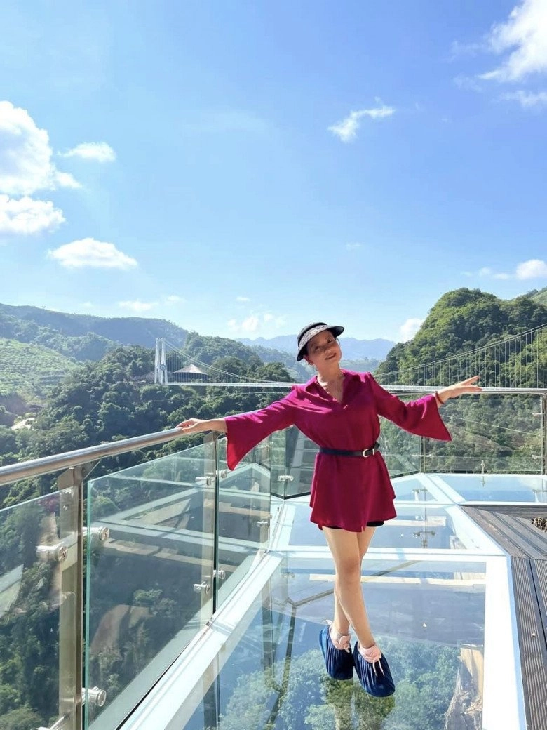 Mẹ chồng hụt của hồng diễm là nsnd mang hàm đại tá tuổi 55 trẻ đẹp dáng nuột nhờ bộ môn bay