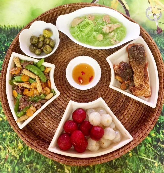 Mẹ đảm cứ vào bếp là phải nấu ngon dọn lên mâm phải đẹp khiến chồng con thích mê