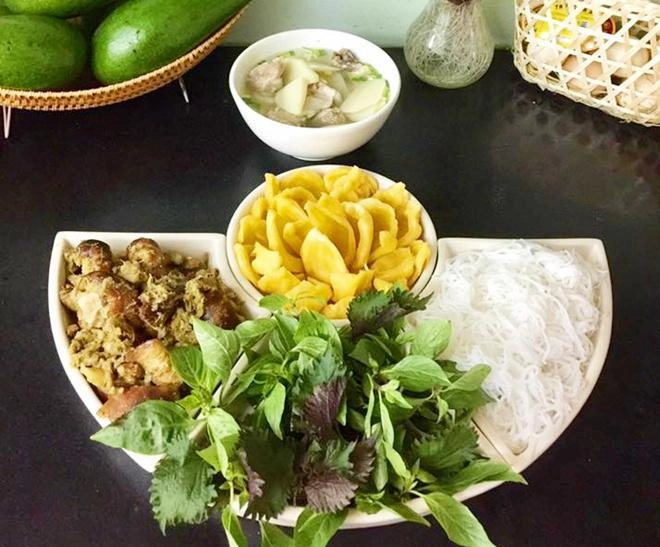 Mẹ đảm cứ vào bếp là phải nấu ngon dọn lên mâm phải đẹp khiến chồng con thích mê