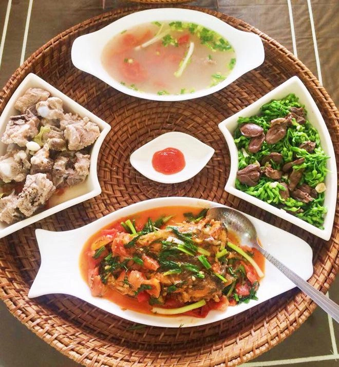 Mẹ đảm cứ vào bếp là phải nấu ngon dọn lên mâm phải đẹp khiến chồng con thích mê