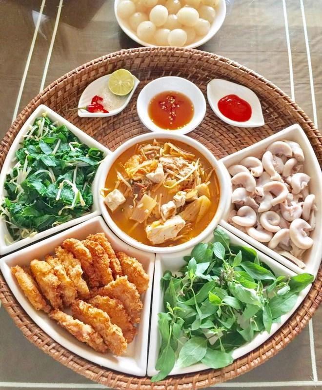 Mẹ đảm cứ vào bếp là phải nấu ngon dọn lên mâm phải đẹp khiến chồng con thích mê