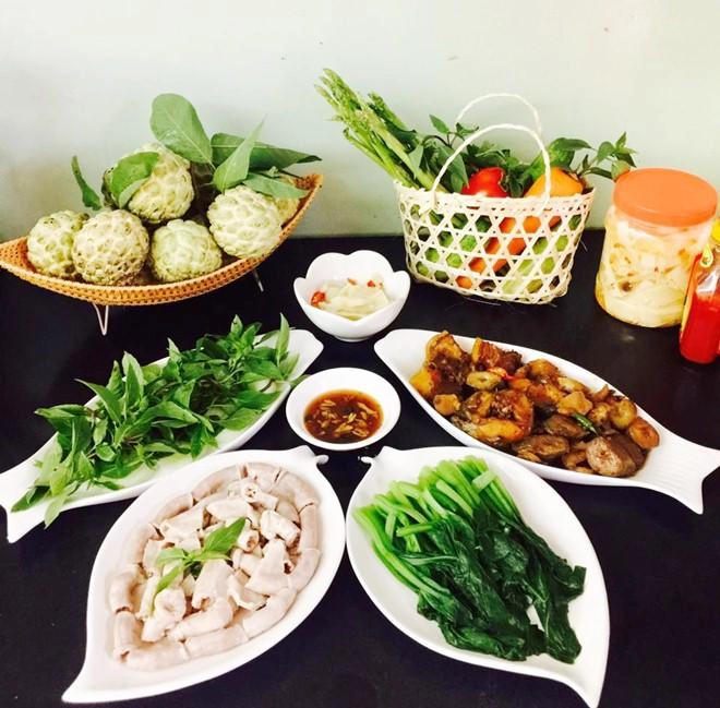Mẹ đảm cứ vào bếp là phải nấu ngon dọn lên mâm phải đẹp khiến chồng con thích mê